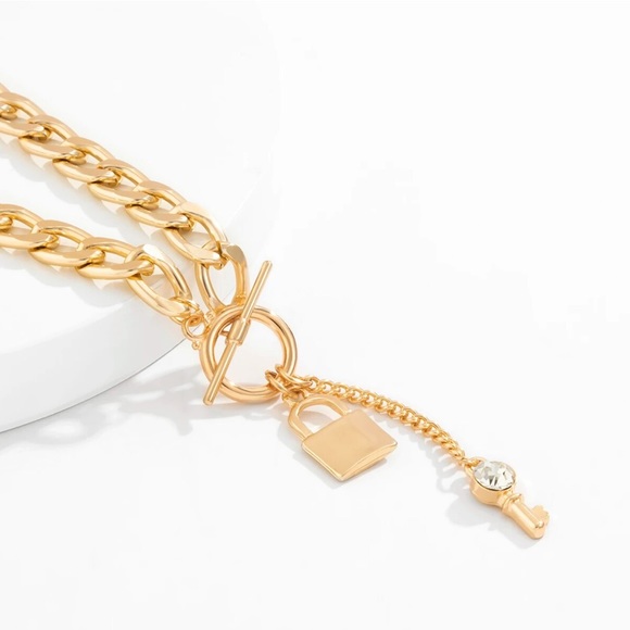 Chain with Lock and Key Pendant - Picture 6 of 6